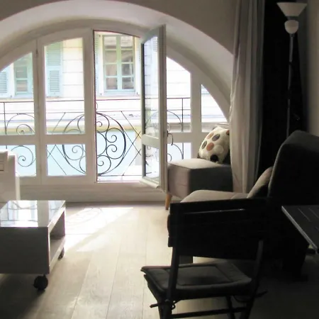 상 르 레자르 사를 *